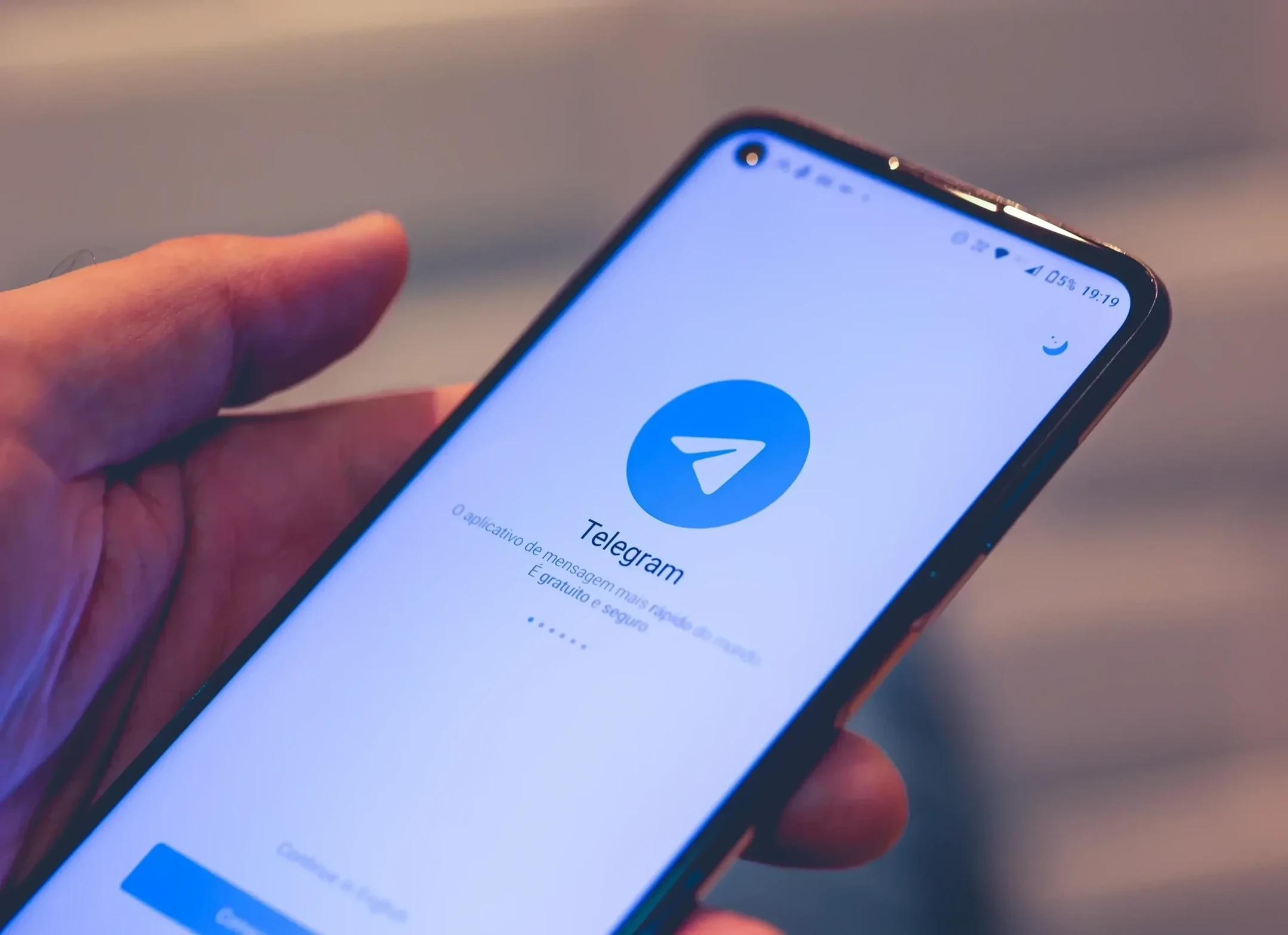 在帕维尔·杜洛夫被捕两周后，Telegram 加强了对“非法内容